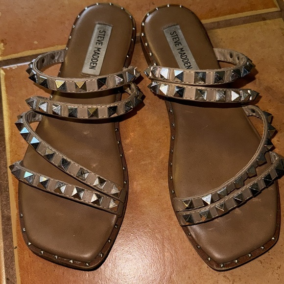 Steve Madden Women Skyler Tan Sandals. Size 6.5. - Picture 2 of 4